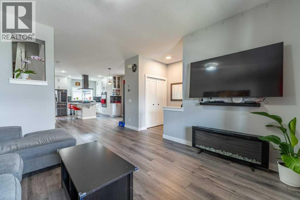 110 Hillcrest Close SW - 6