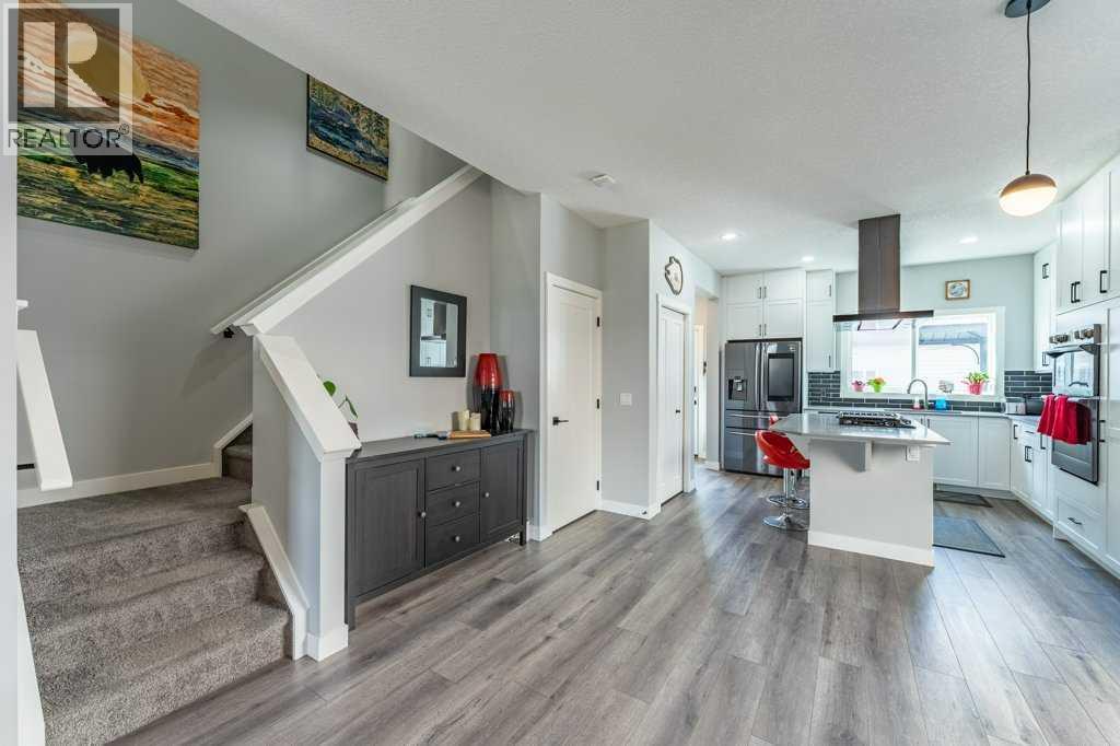 110 Hillcrest Close SW - 7