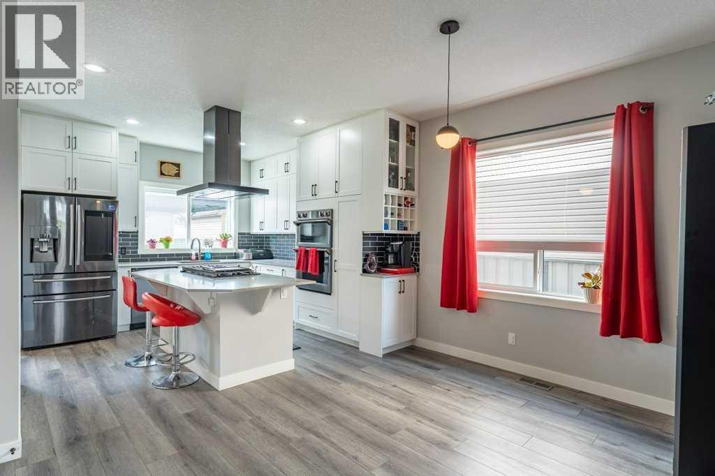 110 Hillcrest Close SW - 9