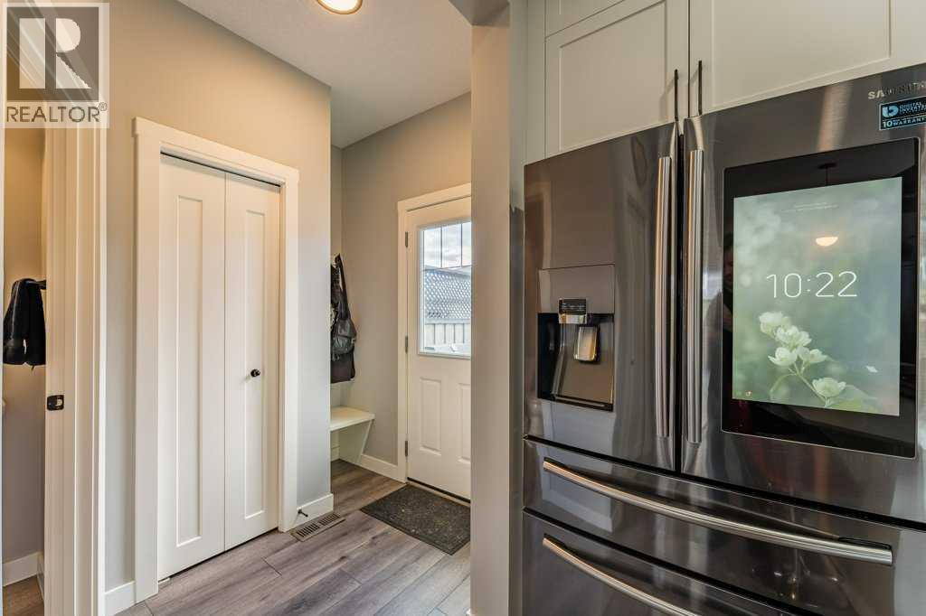 110 Hillcrest Close SW - 16