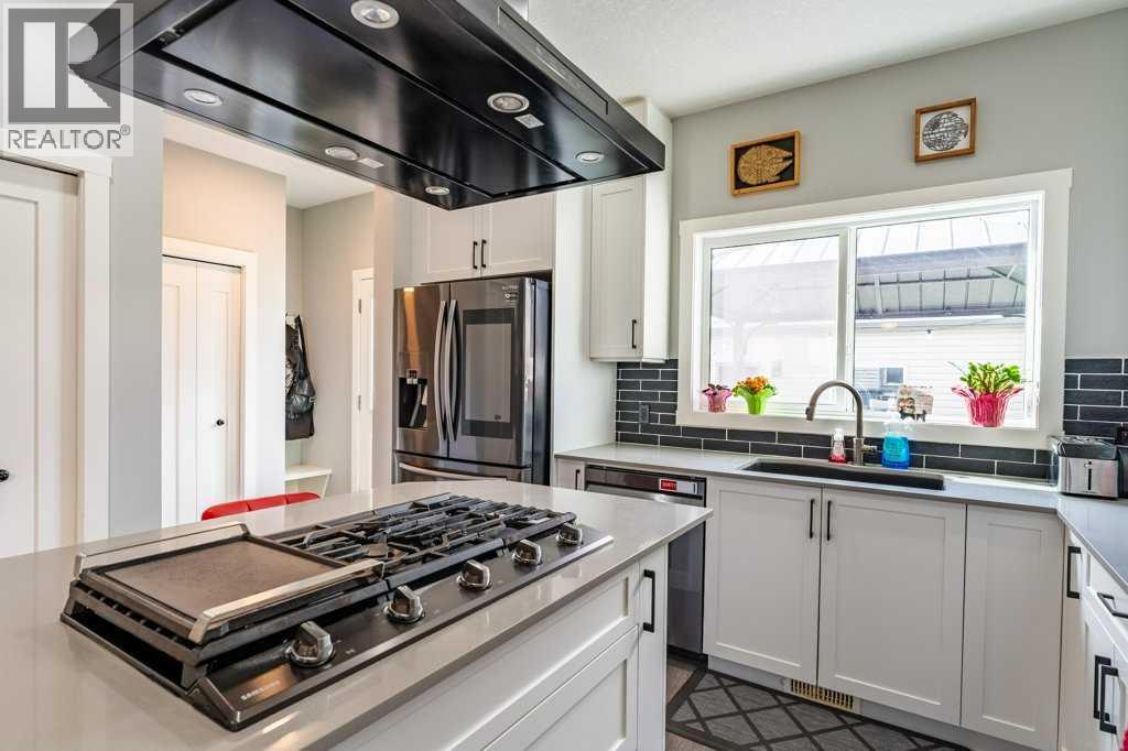 110 Hillcrest Close SW - 13