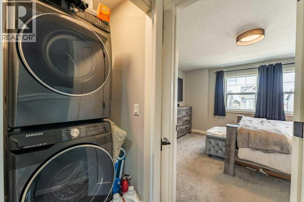 110 Hillcrest Close SW - 22