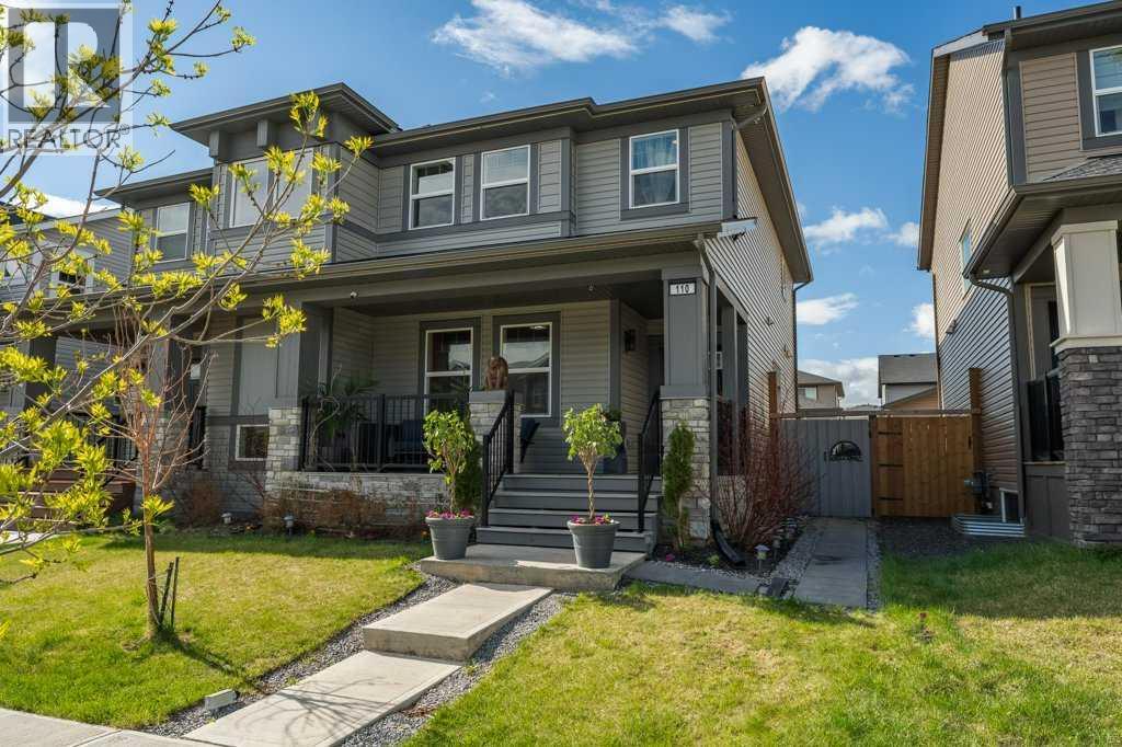 110 Hillcrest Close SW - 1