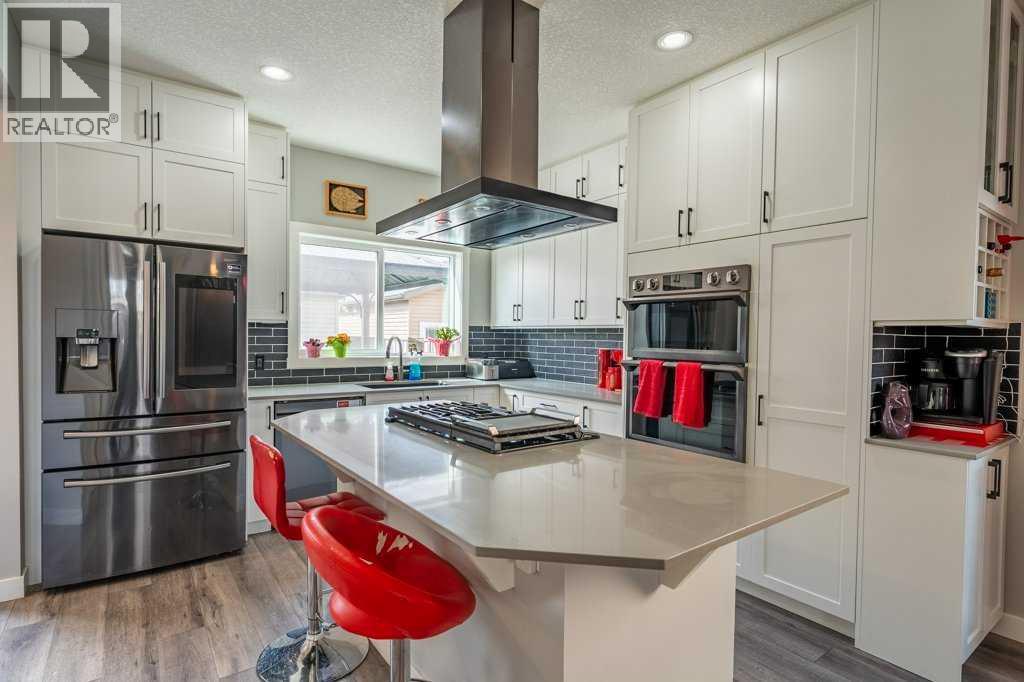 110 Hillcrest Close SW - 11