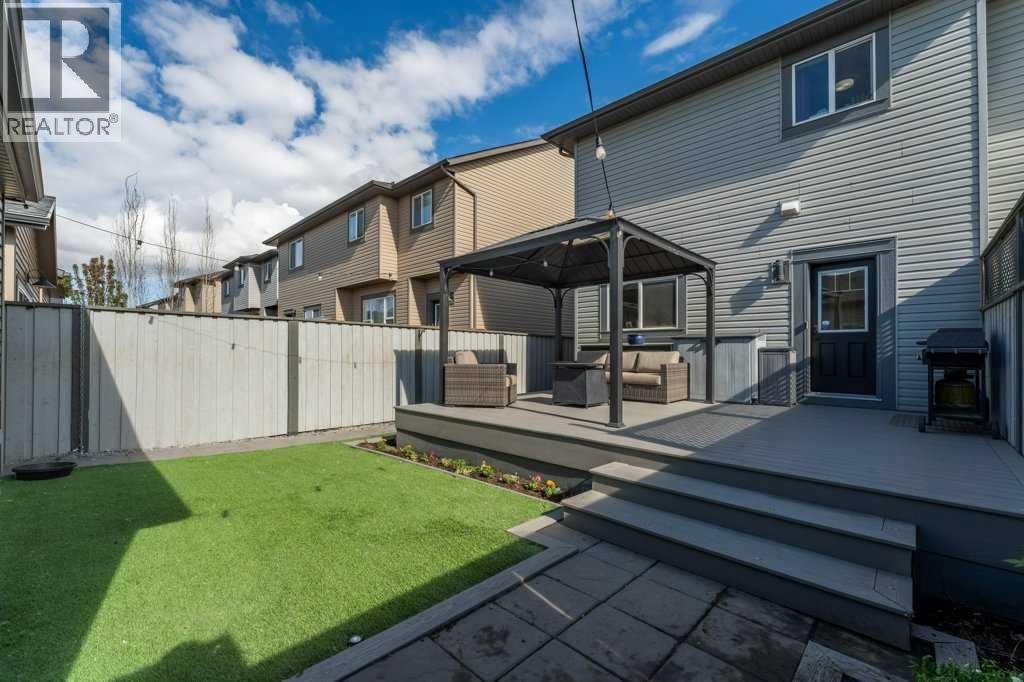 110 Hillcrest Close SW - 32