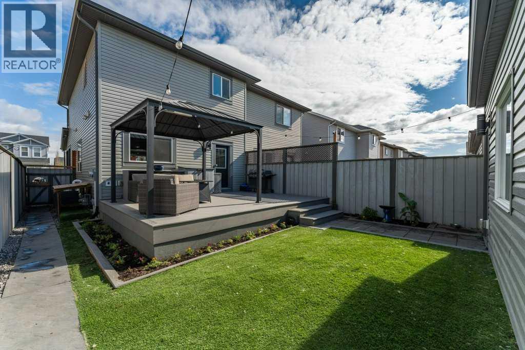 110 Hillcrest Close SW - 33