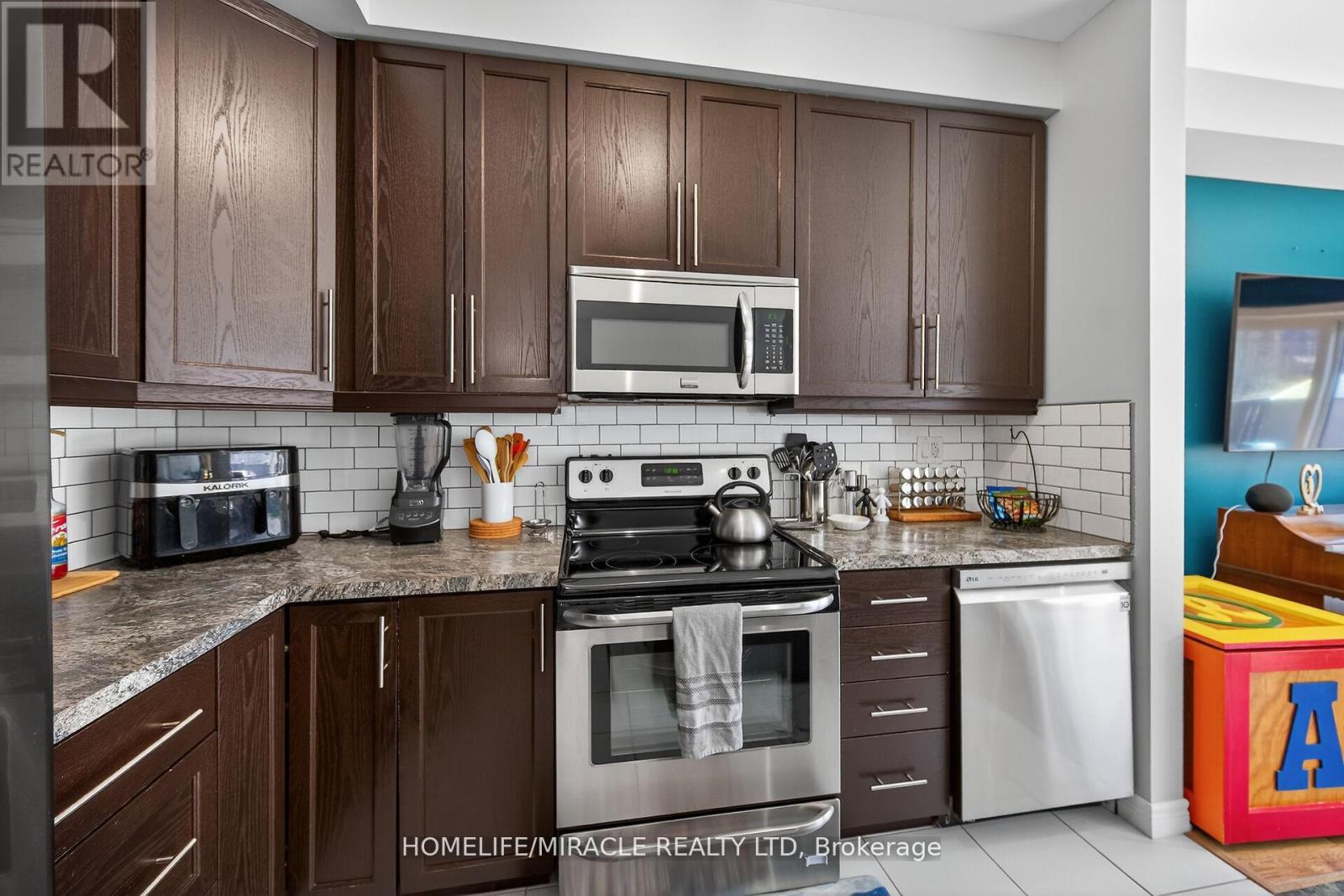 149 KINSMAN DRIVE - 20