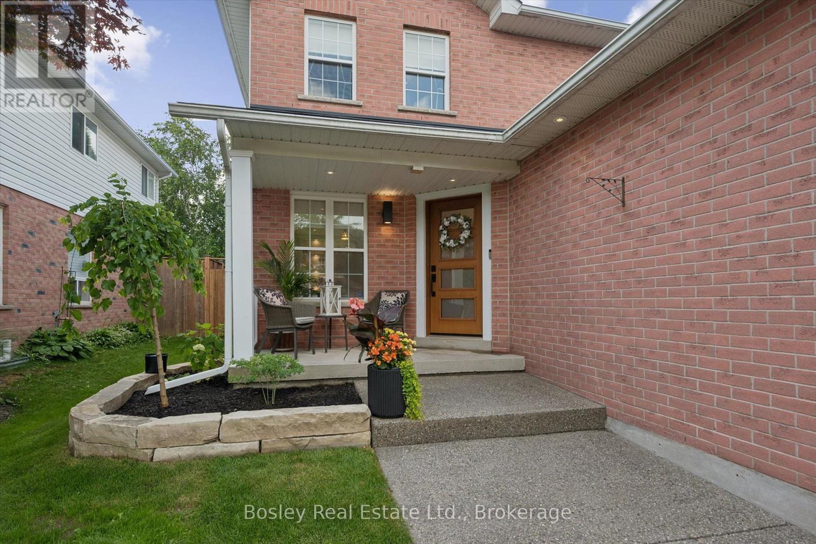 24 WATSON CRESCENT - 10