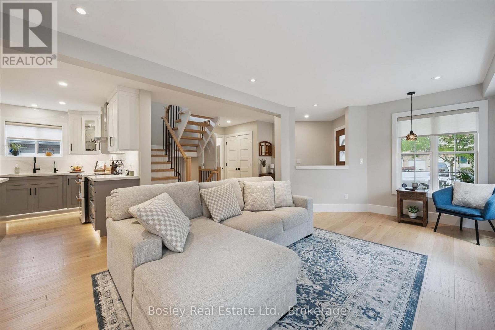 24 WATSON CRESCENT - 14