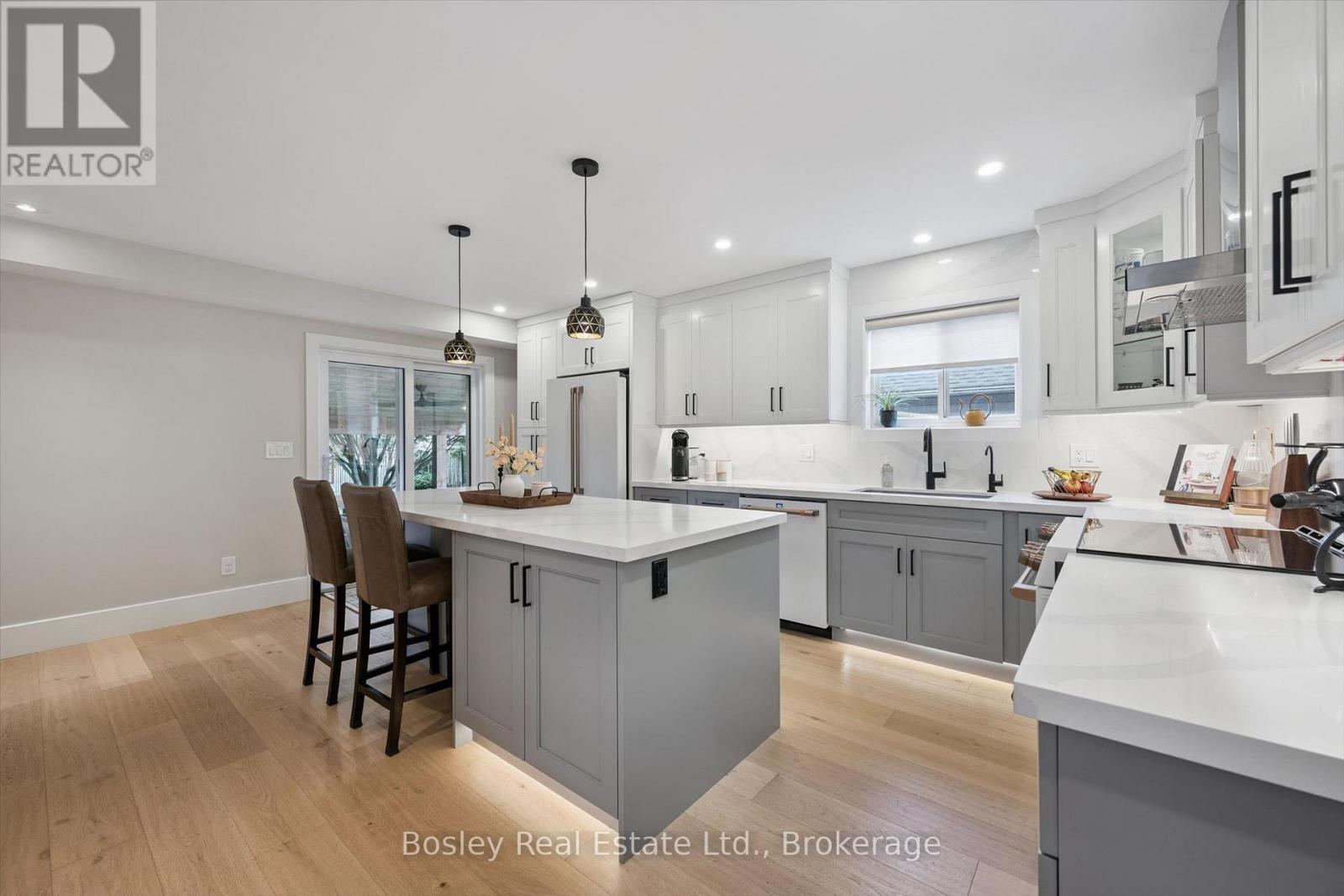 24 WATSON CRESCENT - 15