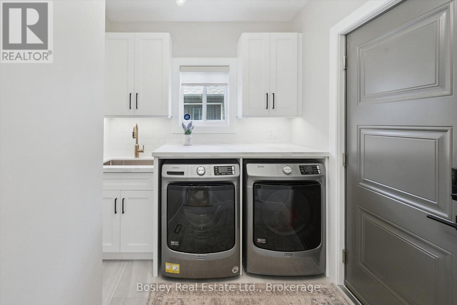 24 WATSON CRESCENT - 20