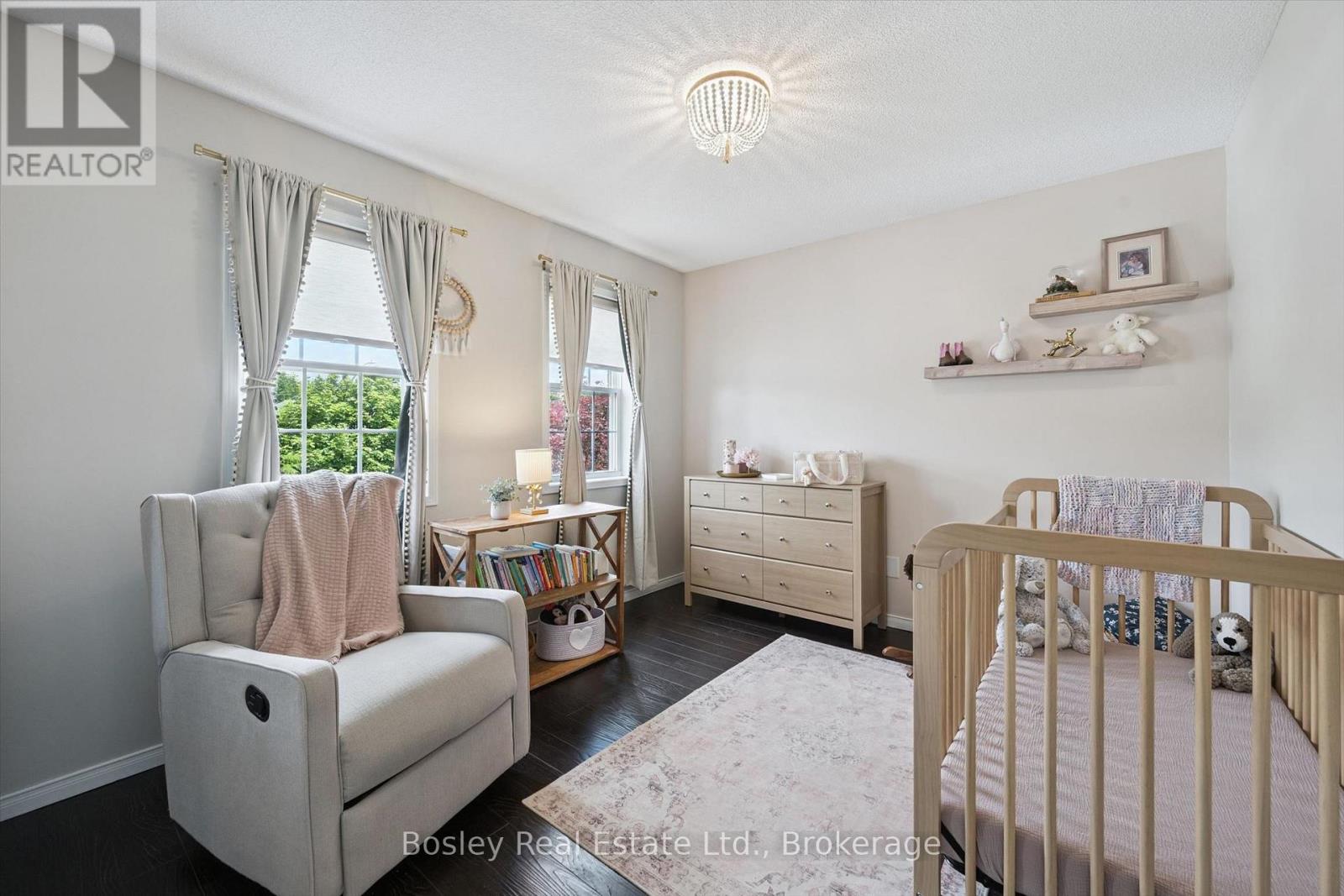 24 WATSON CRESCENT - 24