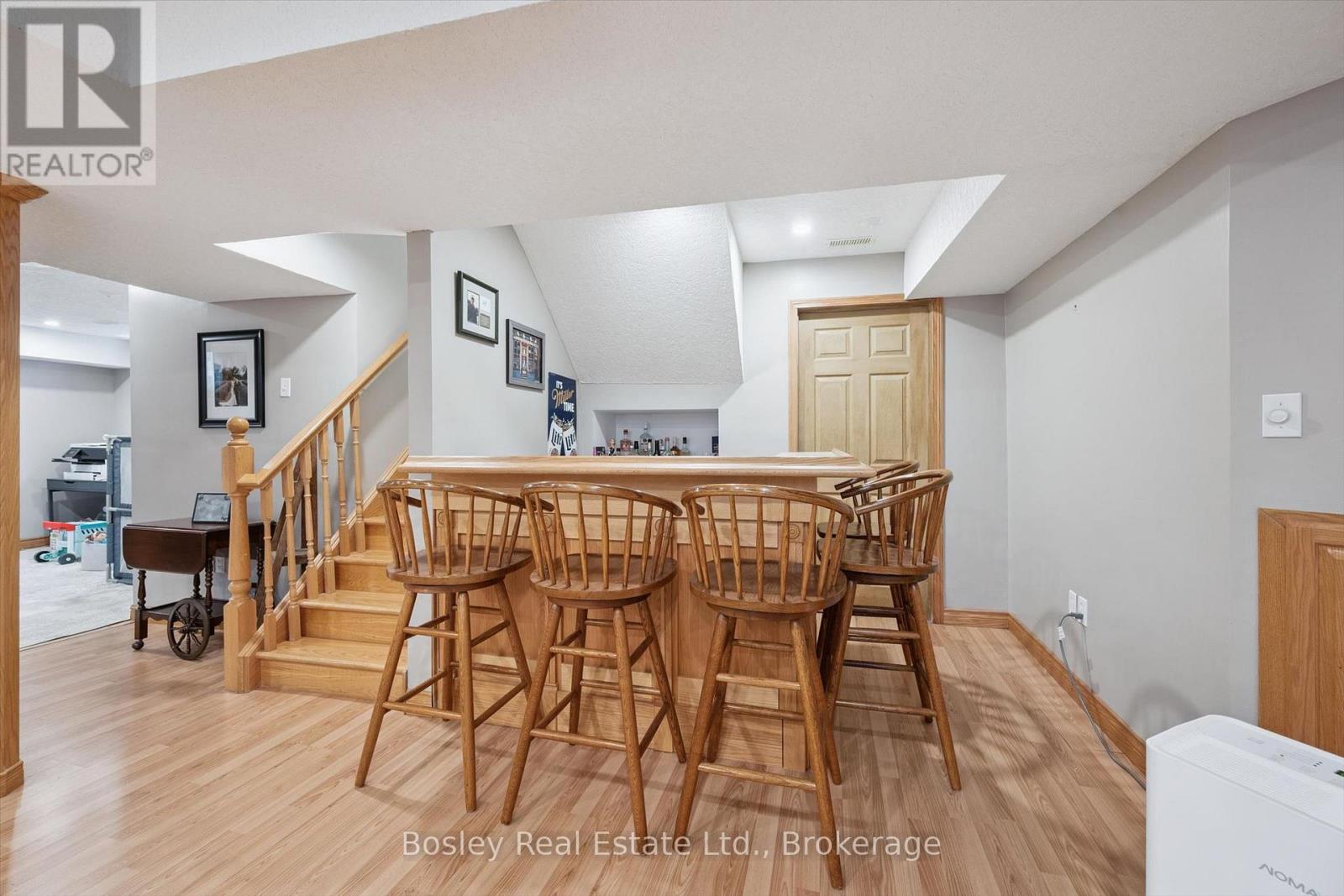 24 WATSON CRESCENT - 30