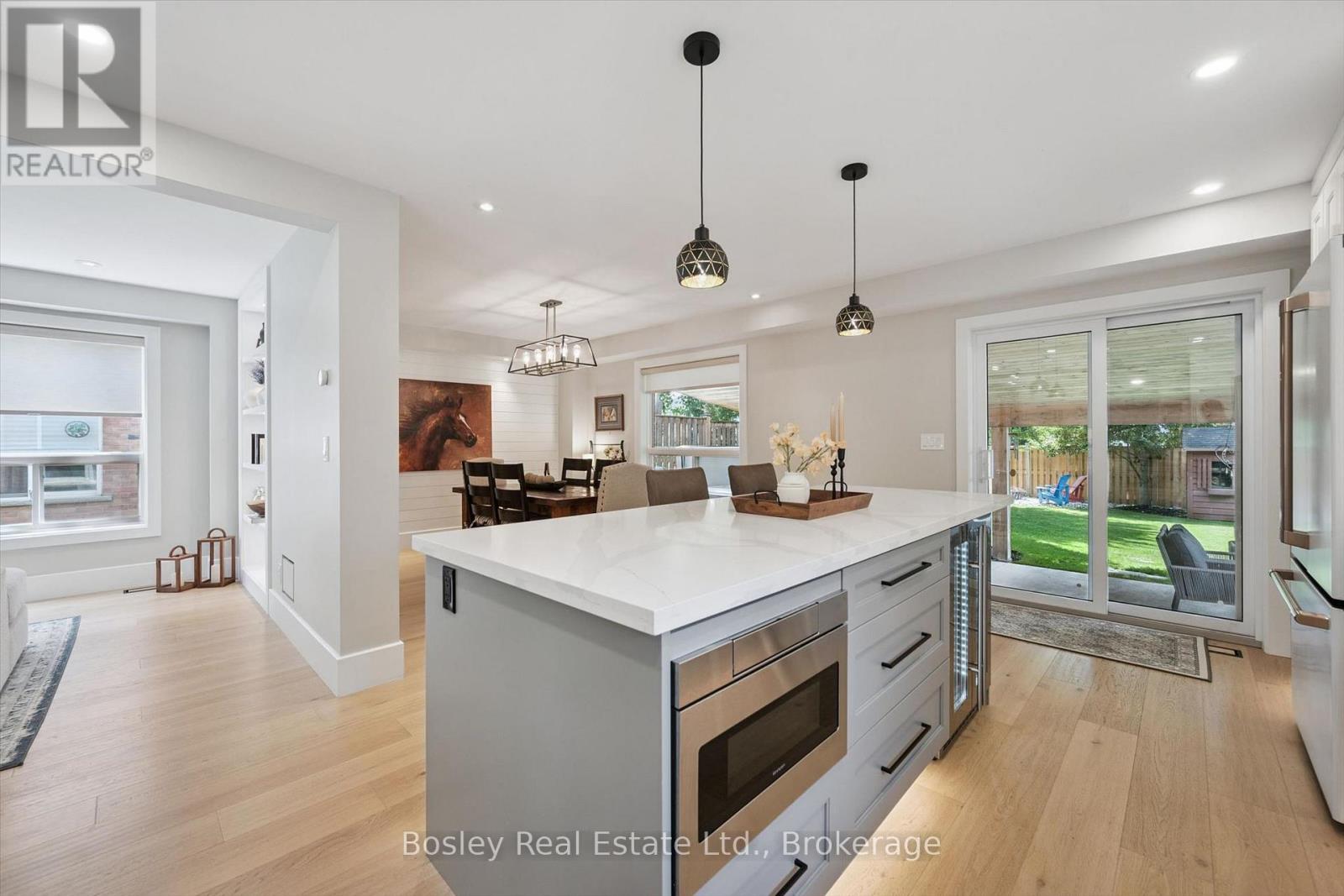 24 WATSON CRESCENT - 17