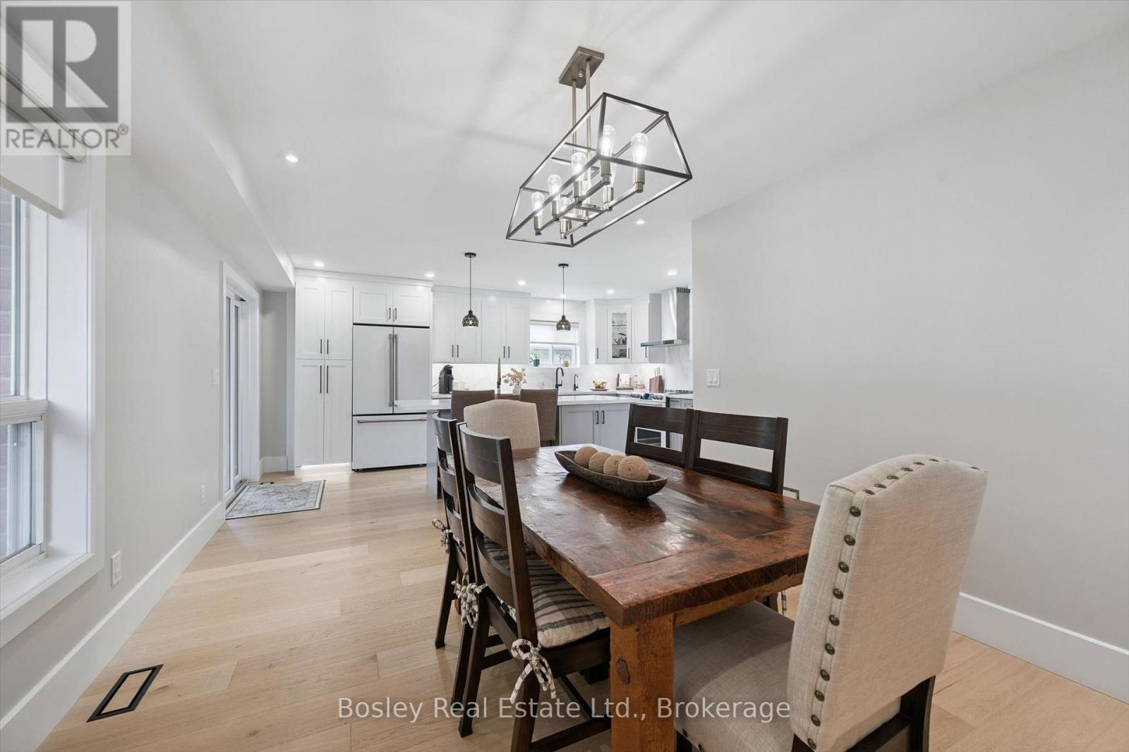 24 WATSON CRESCENT - 19