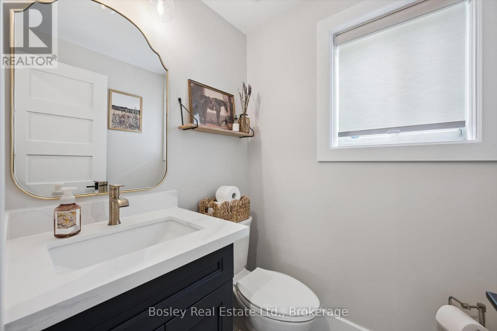 24 WATSON CRESCENT - 21