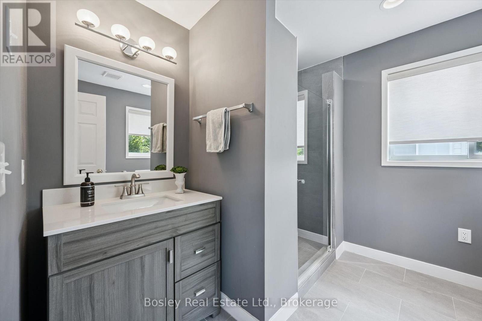24 WATSON CRESCENT - 29