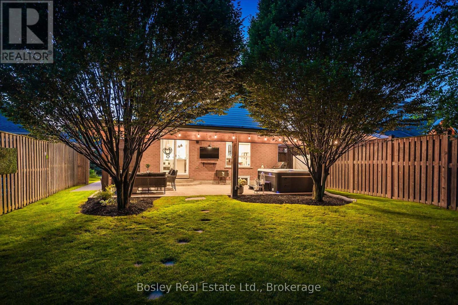 24 WATSON CRESCENT - 39