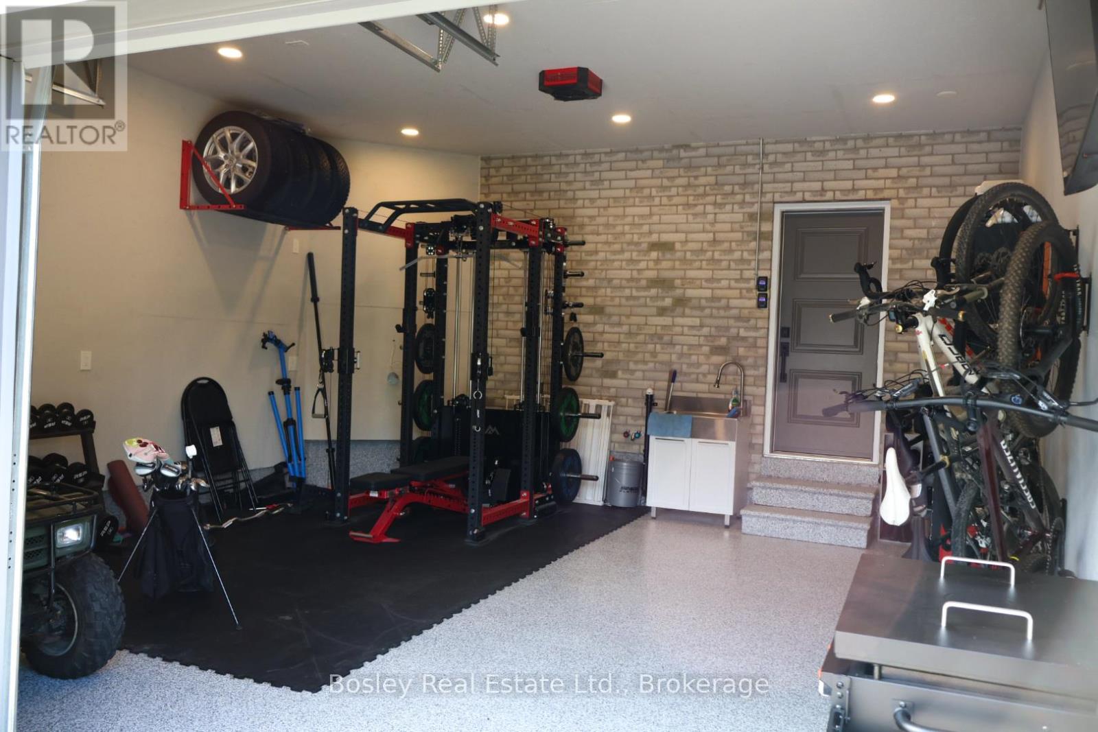 24 WATSON CRESCENT - 8