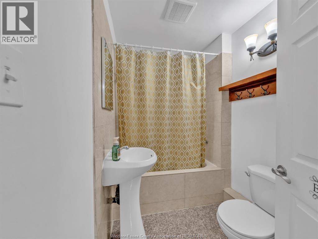 3748 WHITNEY - 19