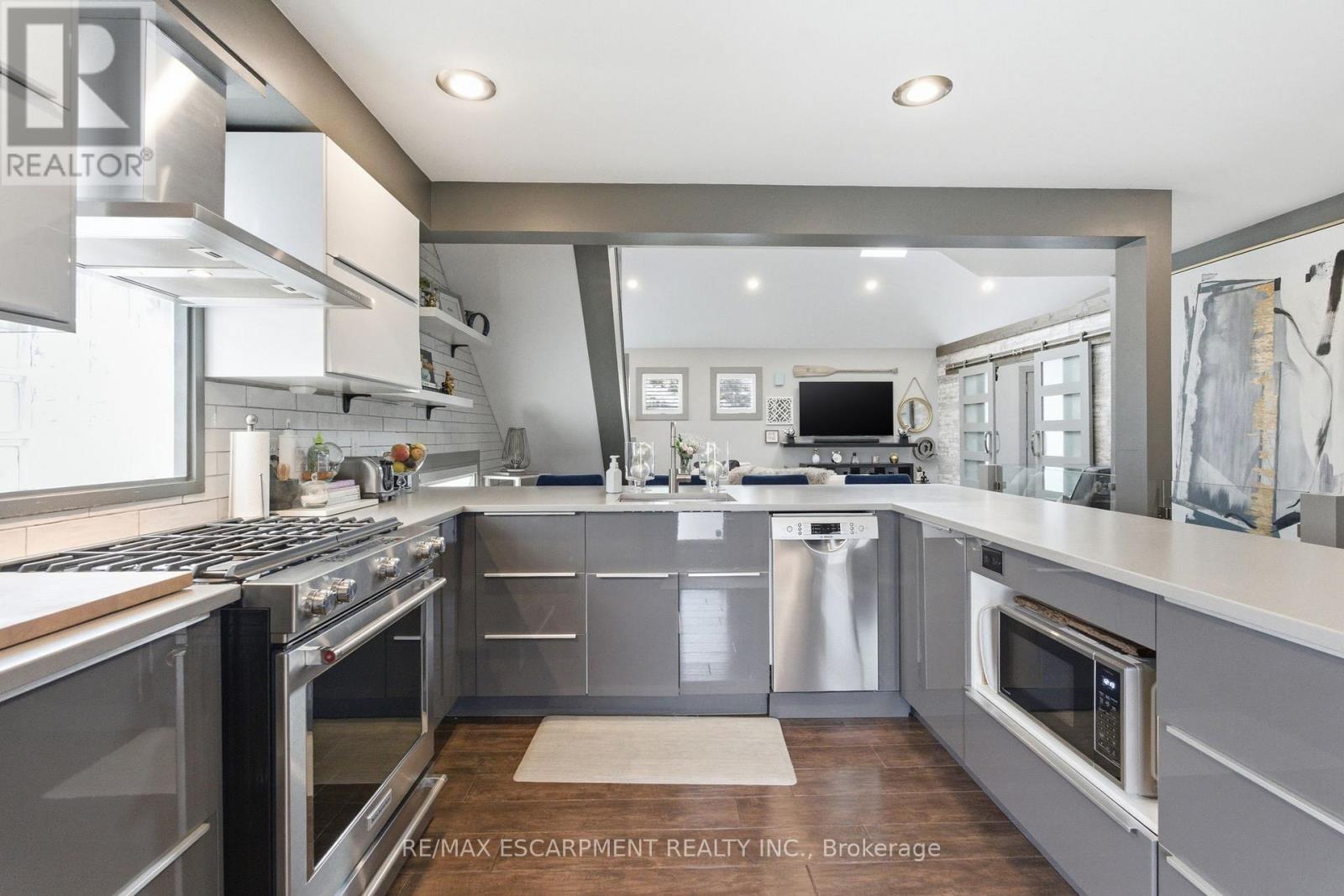 10 ROCKHAVEN LANE - 11