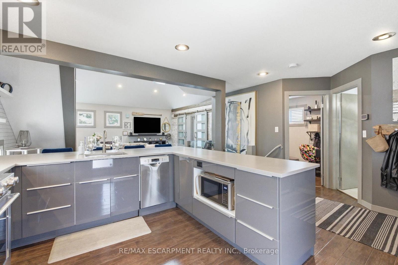 10 ROCKHAVEN LANE - 13