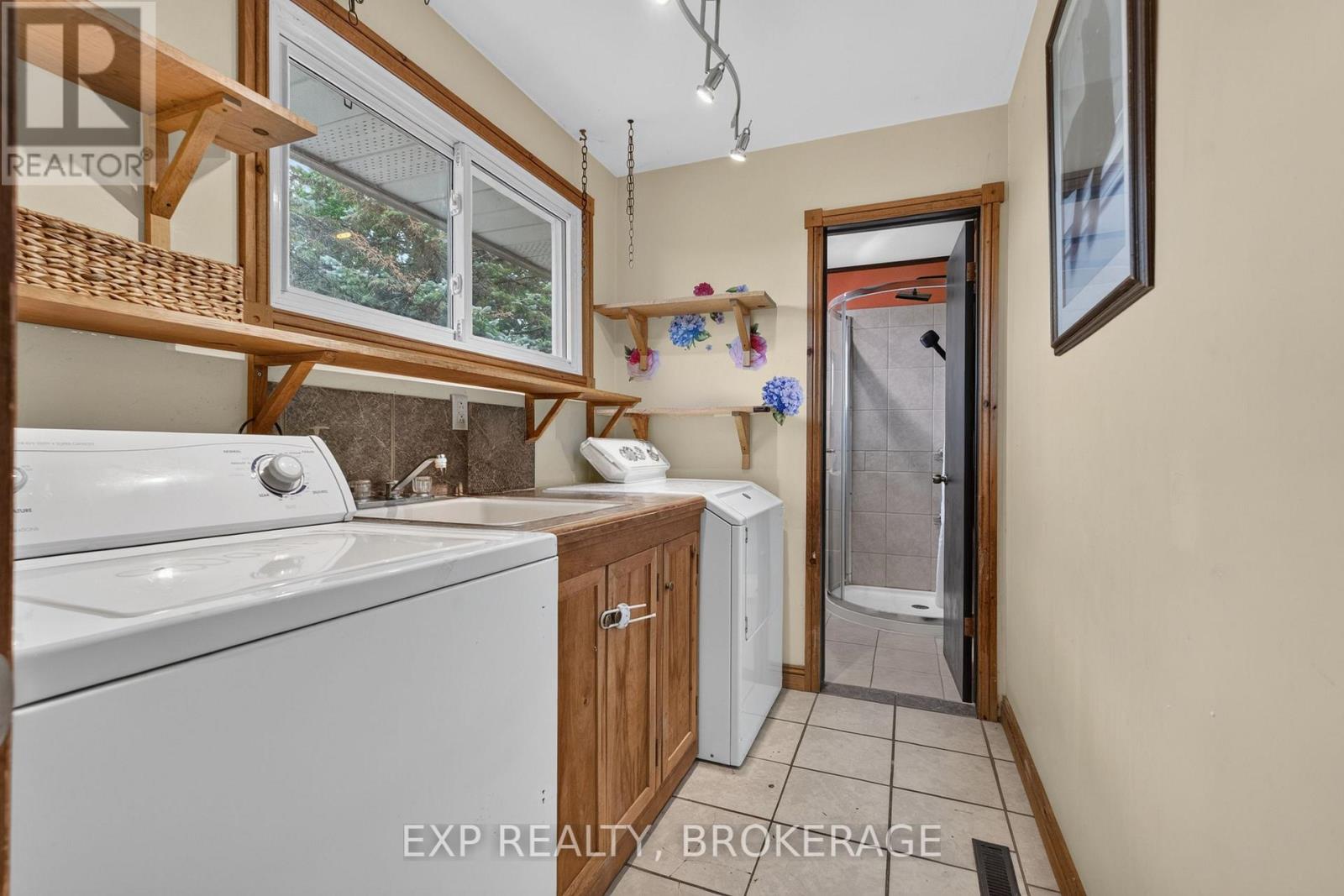 1664 WALLBRIDGE LOYALIST ROAD - 24