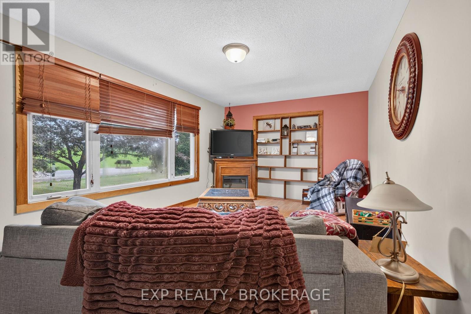 1664 WALLBRIDGE LOYALIST ROAD - 5