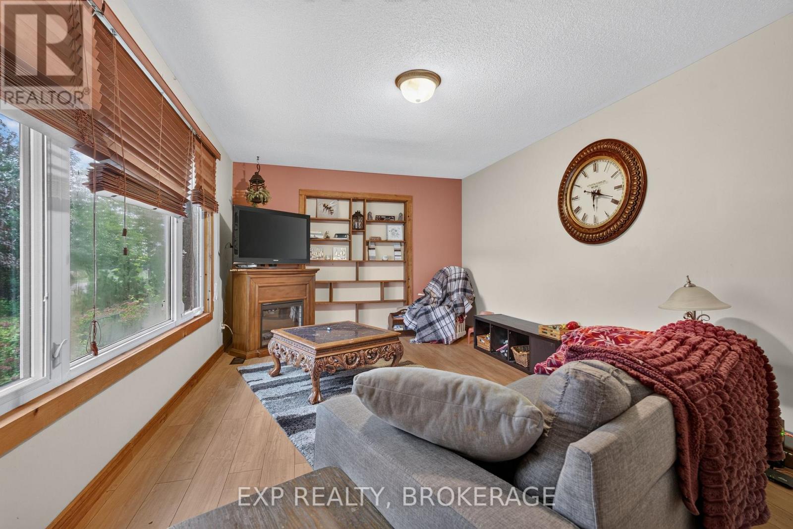 1664 WALLBRIDGE LOYALIST ROAD - 6