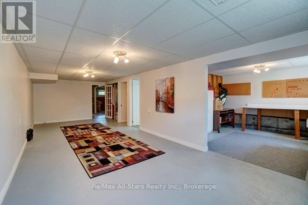 15 EDWIN STREET - 32