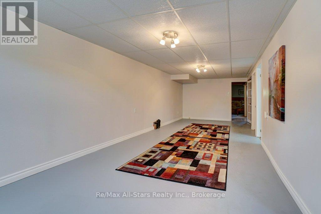 15 EDWIN STREET - 33