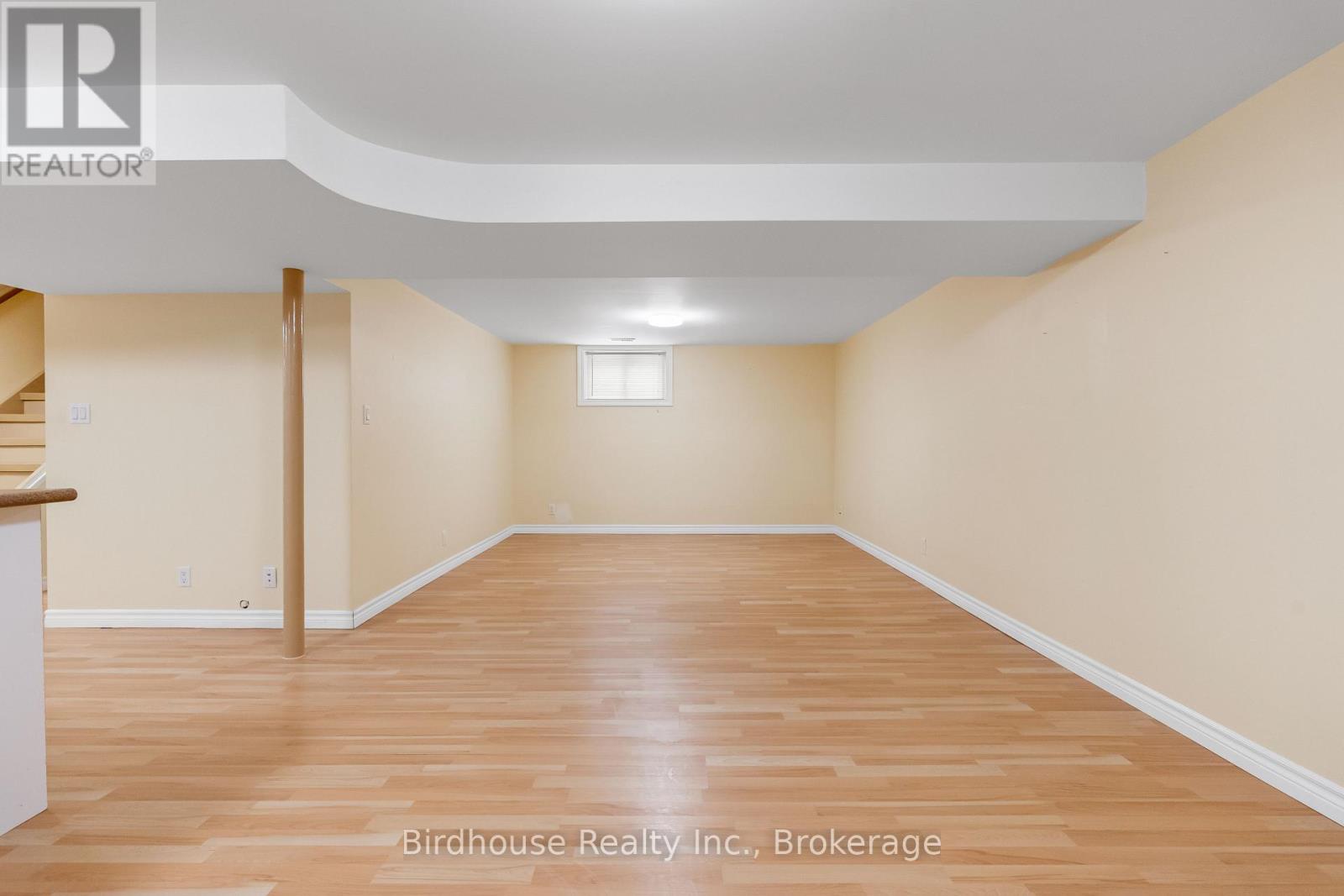 10 OAK STREET - 11