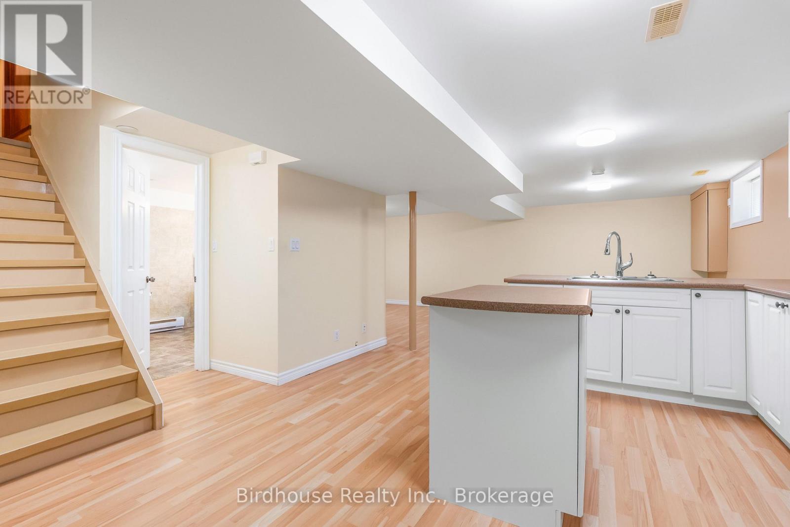 10 OAK STREET - 8