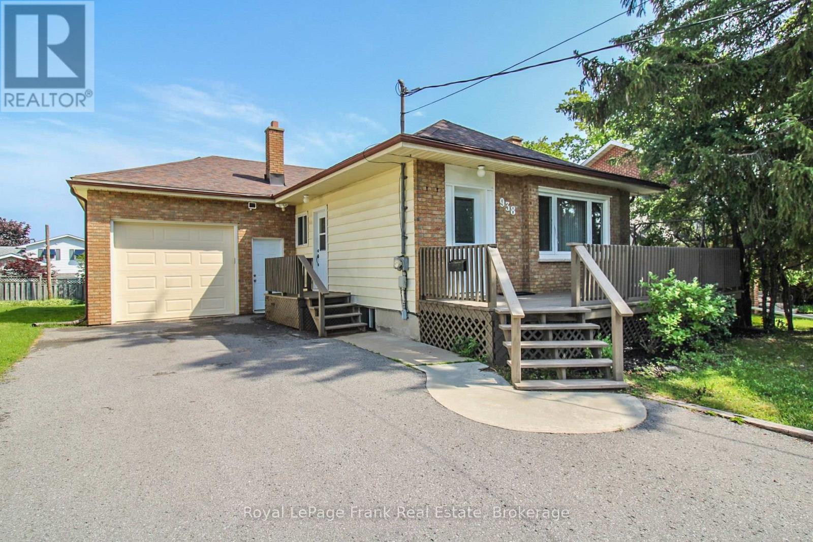 938 PARKHILL ROAD W - 1