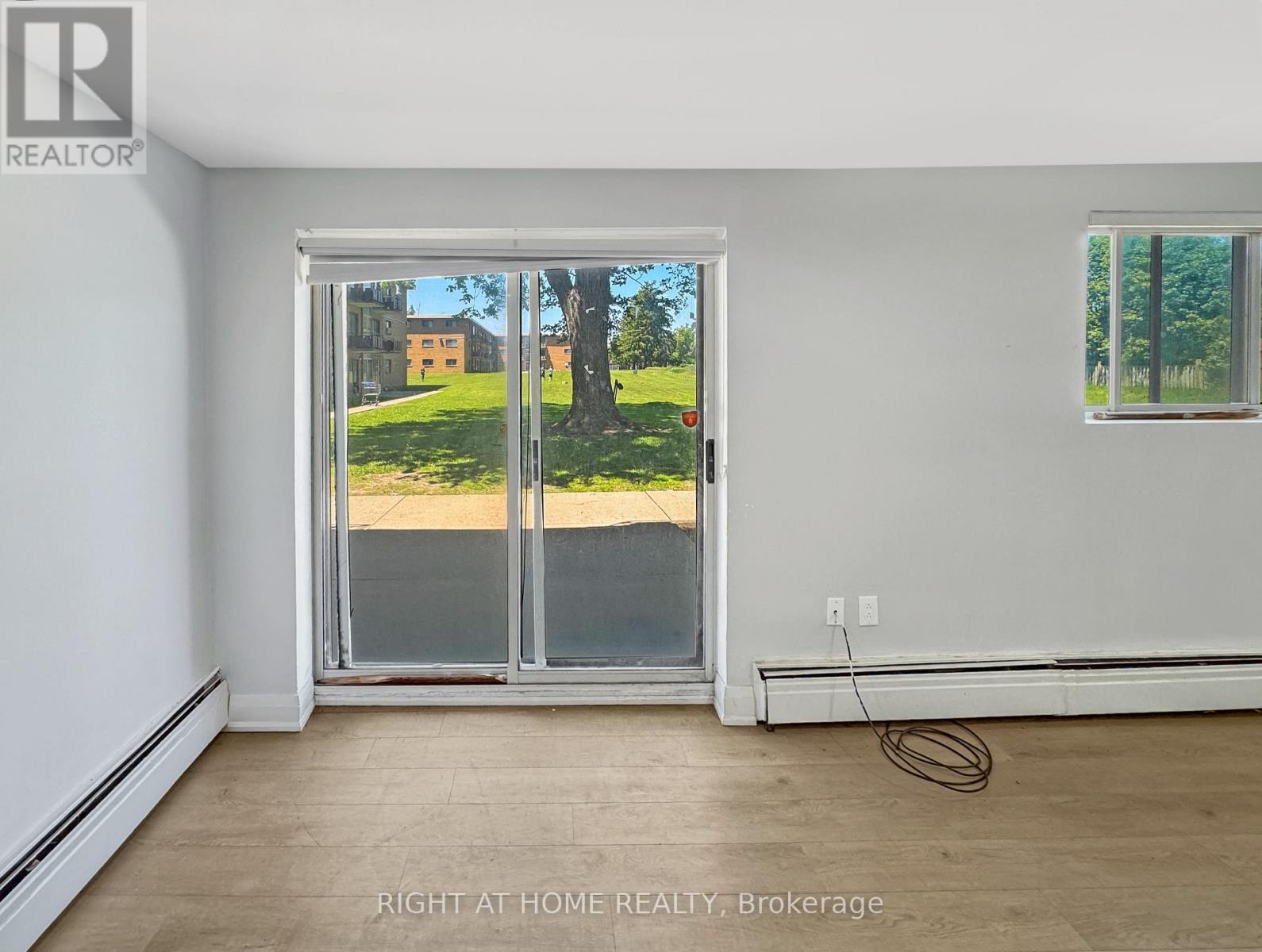 #101 1830 DUMONT STREET - 6