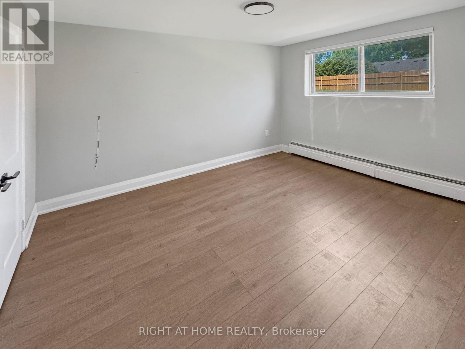 #101 1830 DUMONT STREET - 7