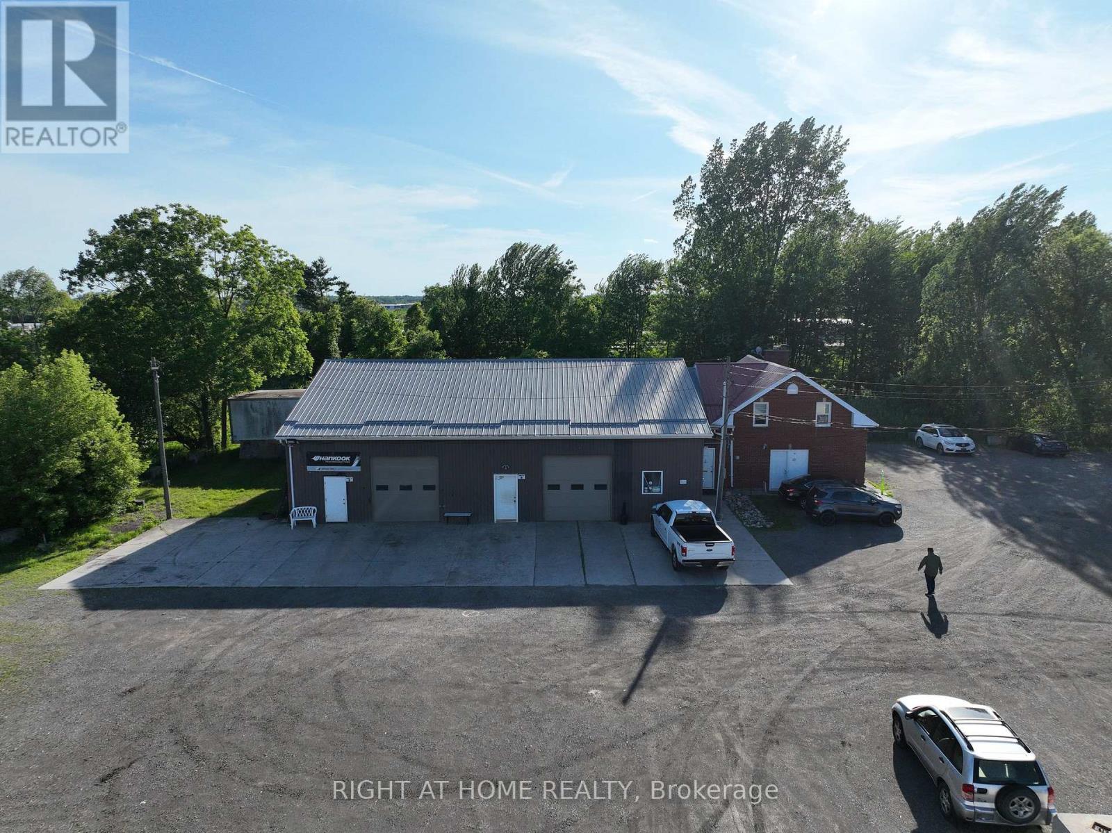 8 - 443 EXETER ROAD