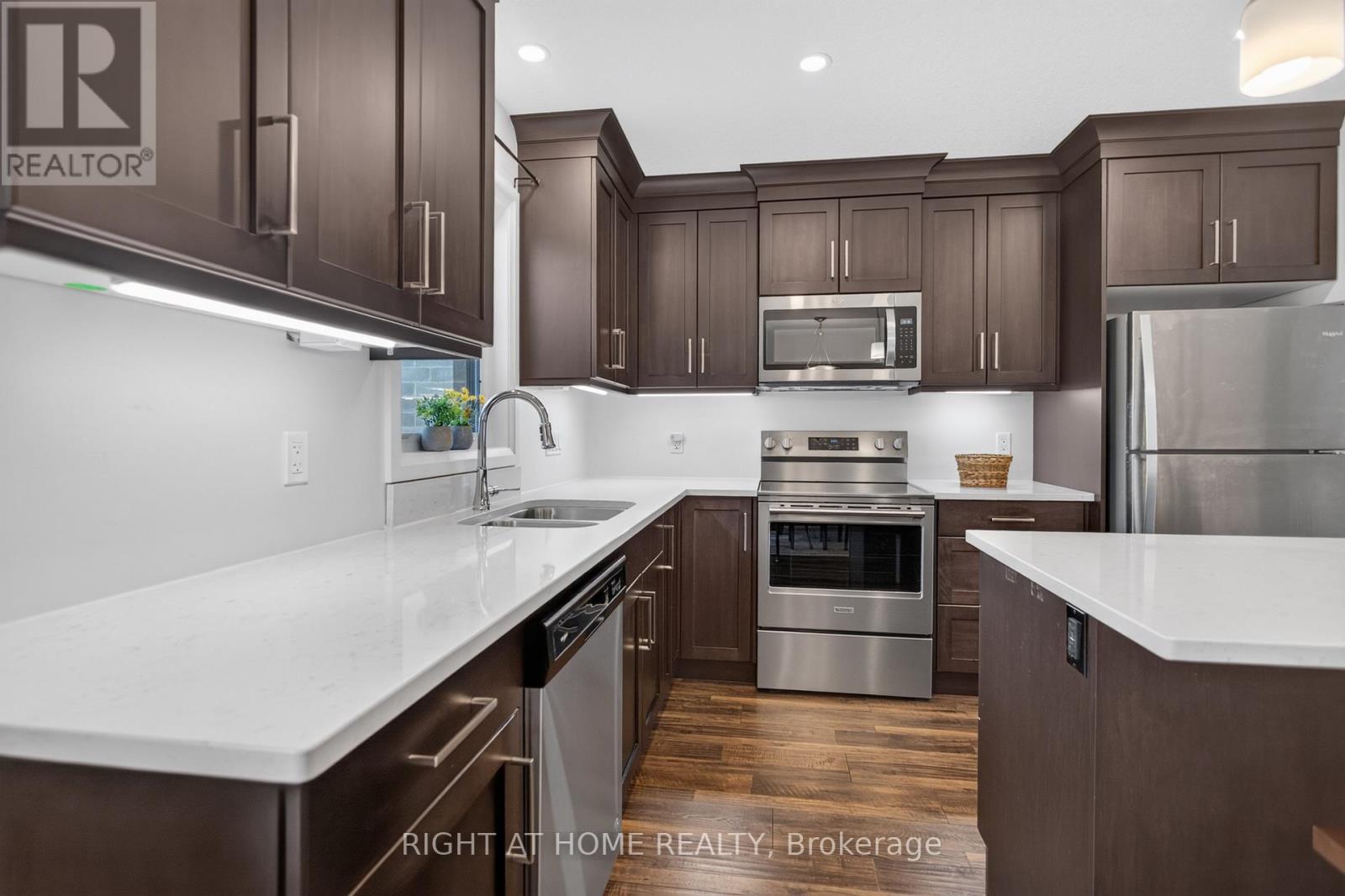 #48 1110 MEADOWLARK RIDGE - 14