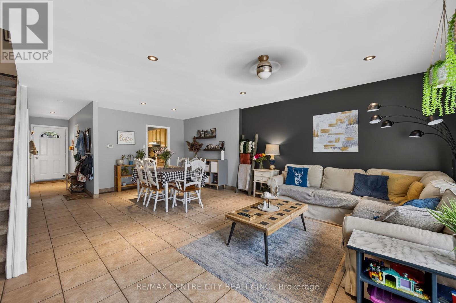 #3 720 WONDERLAND ROAD S - 11