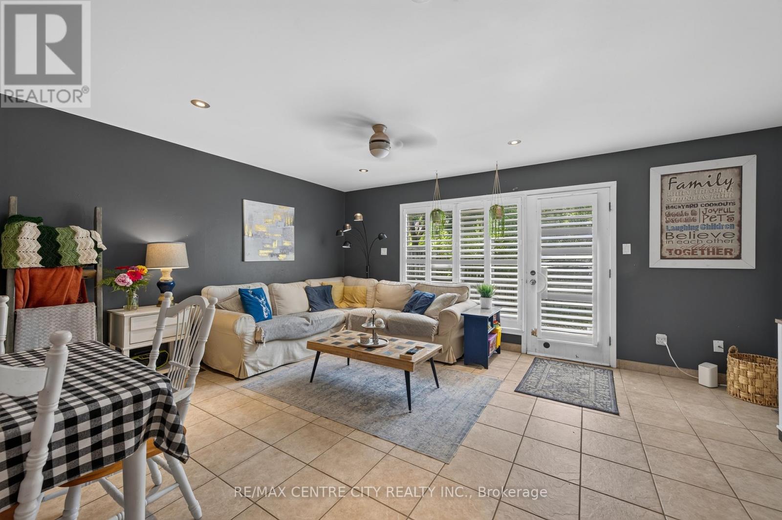 #3 720 WONDERLAND ROAD S - 12