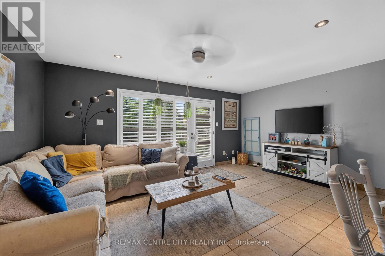 #3 720 WONDERLAND ROAD S - 13