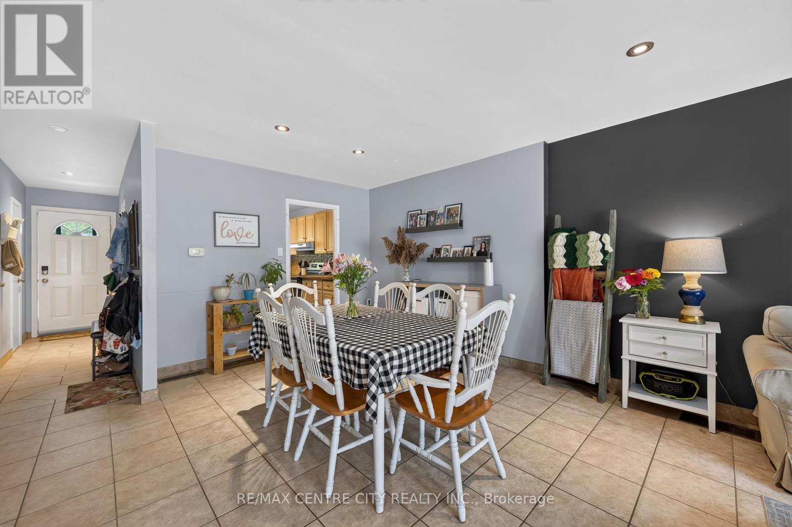 #3 720 WONDERLAND ROAD S - 14