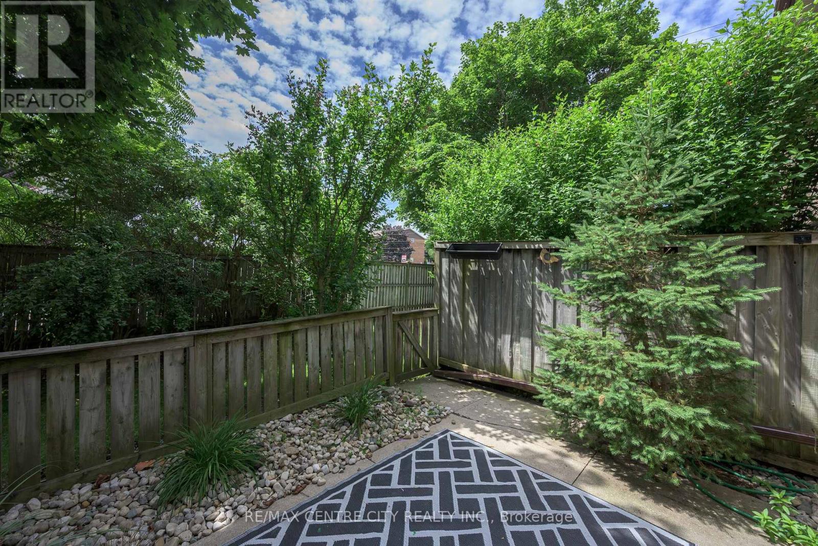#3 720 WONDERLAND ROAD S - 2