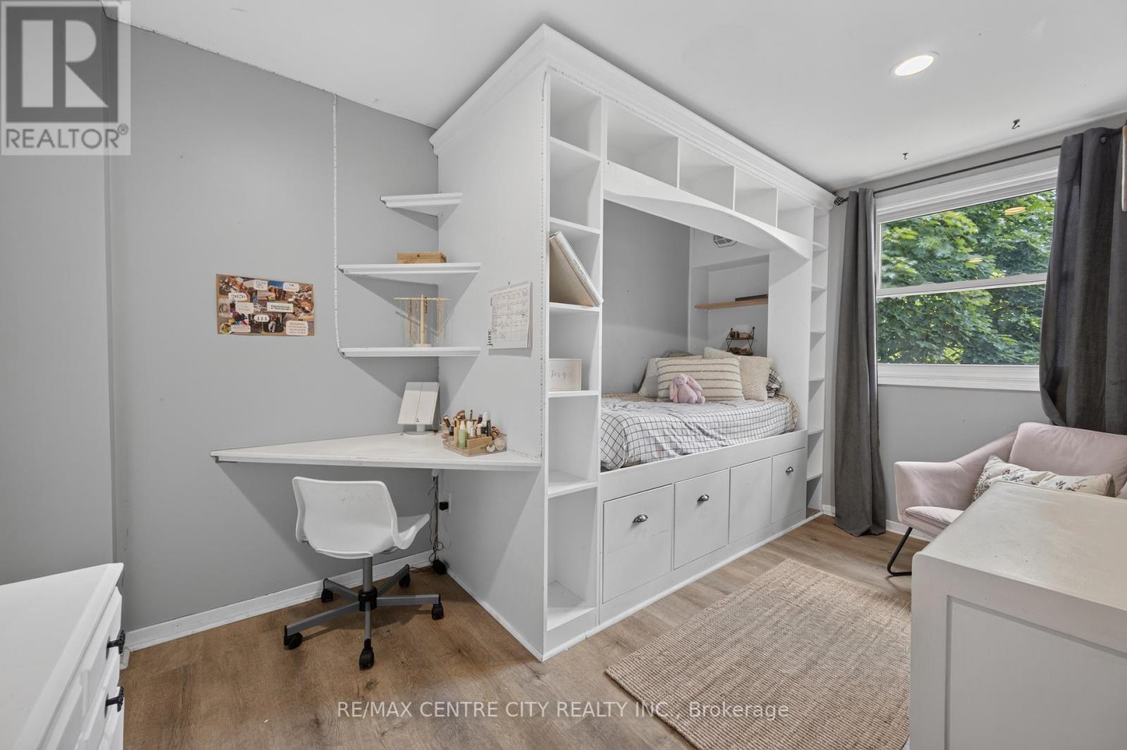 #3 720 WONDERLAND ROAD S - 20