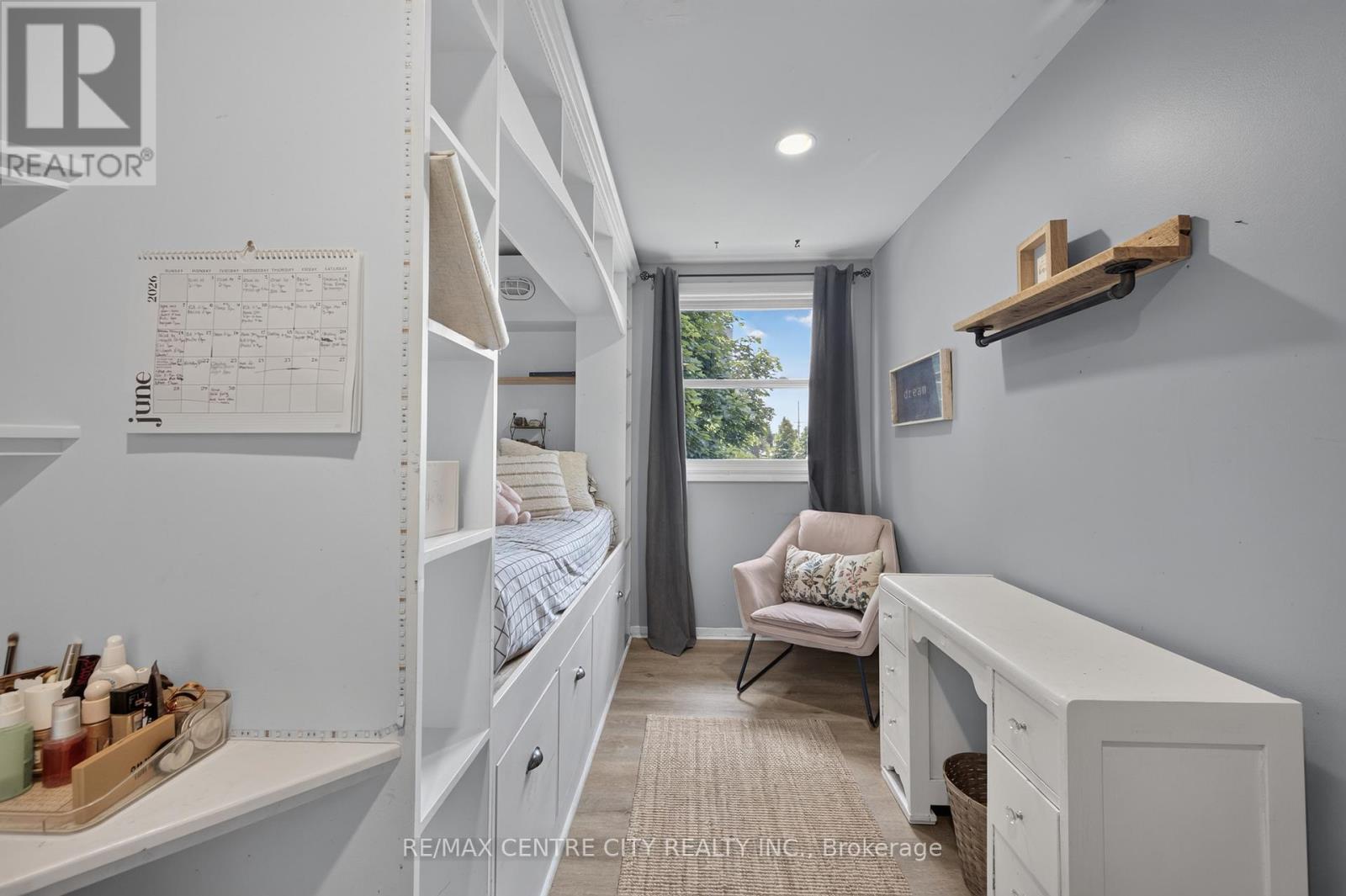 #3 720 WONDERLAND ROAD S - 21