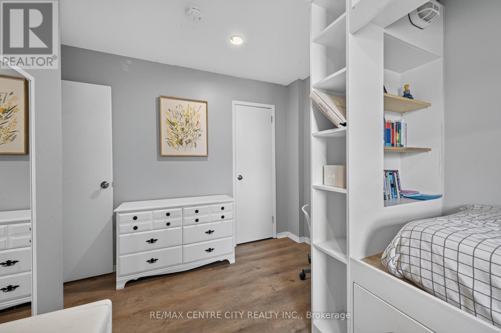 #3 720 WONDERLAND ROAD S - 22
