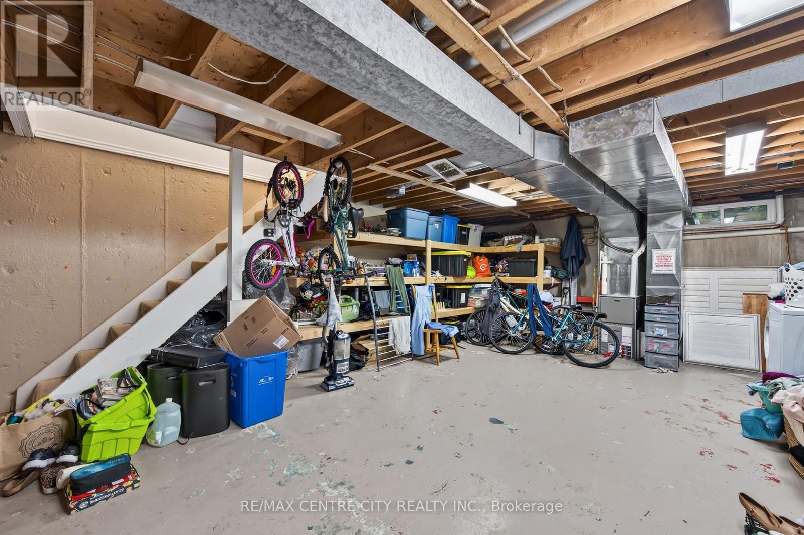 #3 720 WONDERLAND ROAD S - 27