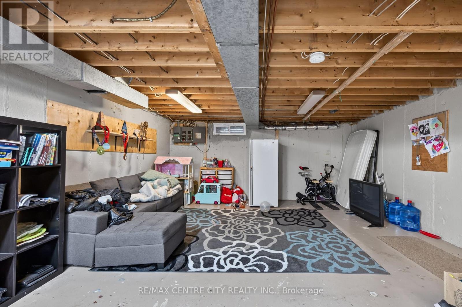 #3 720 WONDERLAND ROAD S - 28