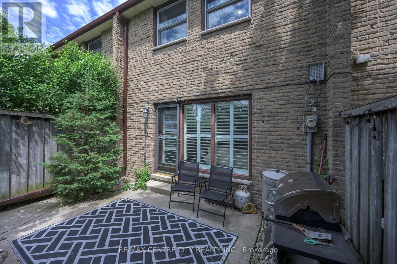 #3 720 WONDERLAND ROAD S - 3