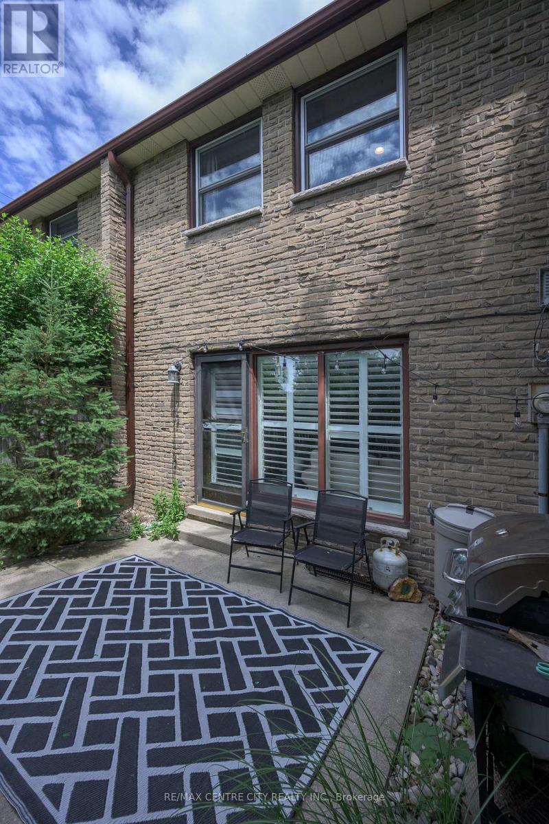 #3 720 WONDERLAND ROAD S - 4